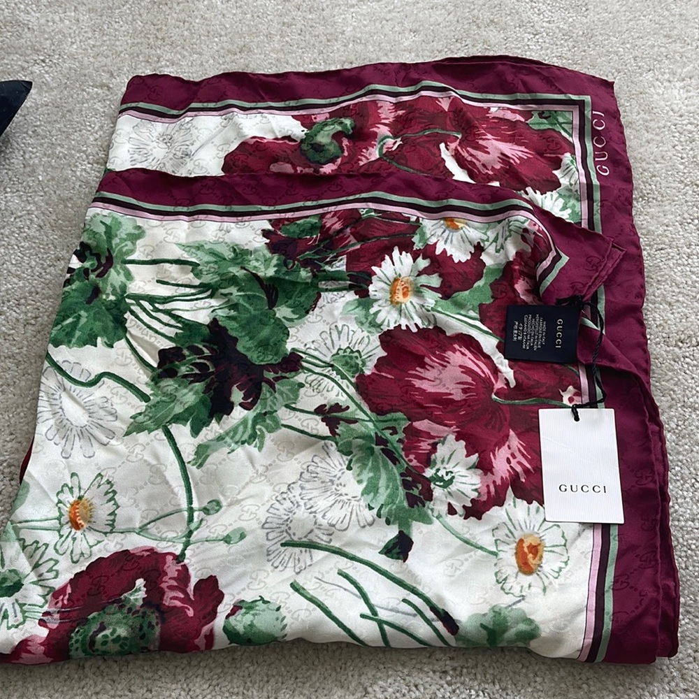 Gucci silk scarf, never been used new. Tags are still attached